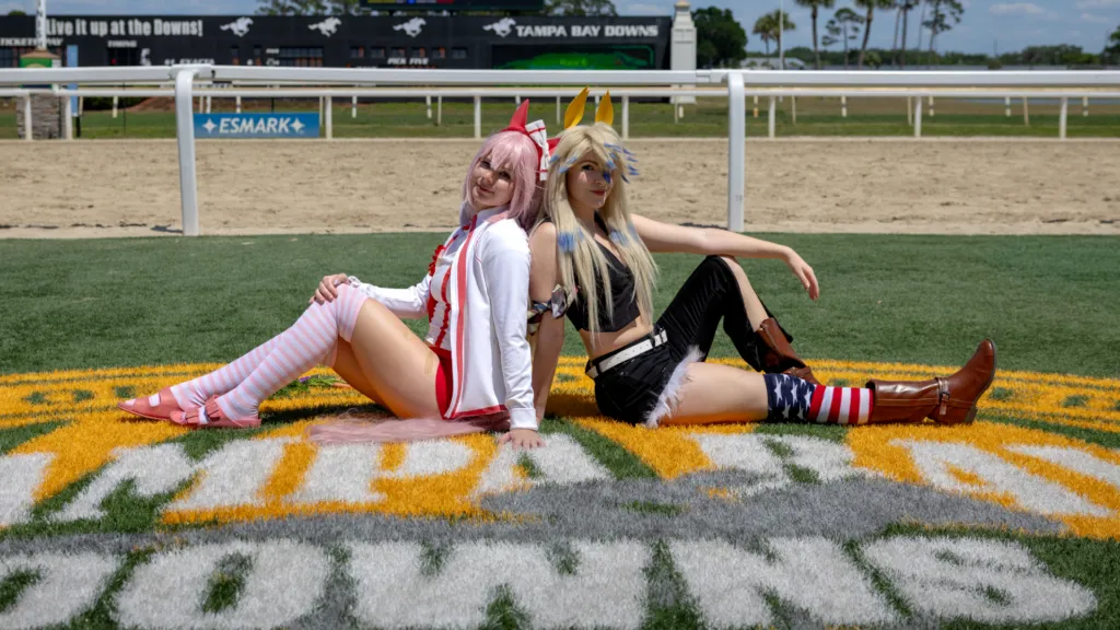 Tampa Bay Downs Umamusume Meetup – At Girls, Cosplayers ve Floridian Heat